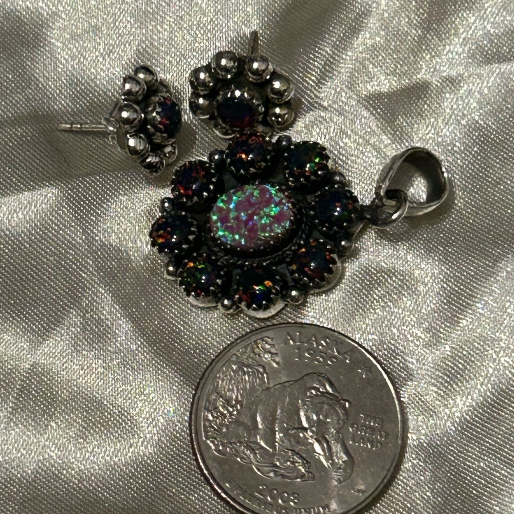Sterling silver set of black and pink lab opal pendant and earrings - Picture 5 of 6
